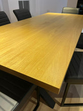 Ngarko imazhin në galeri Set Tavolinë Ngrënie Druri Lisi dhe 6 Karrige